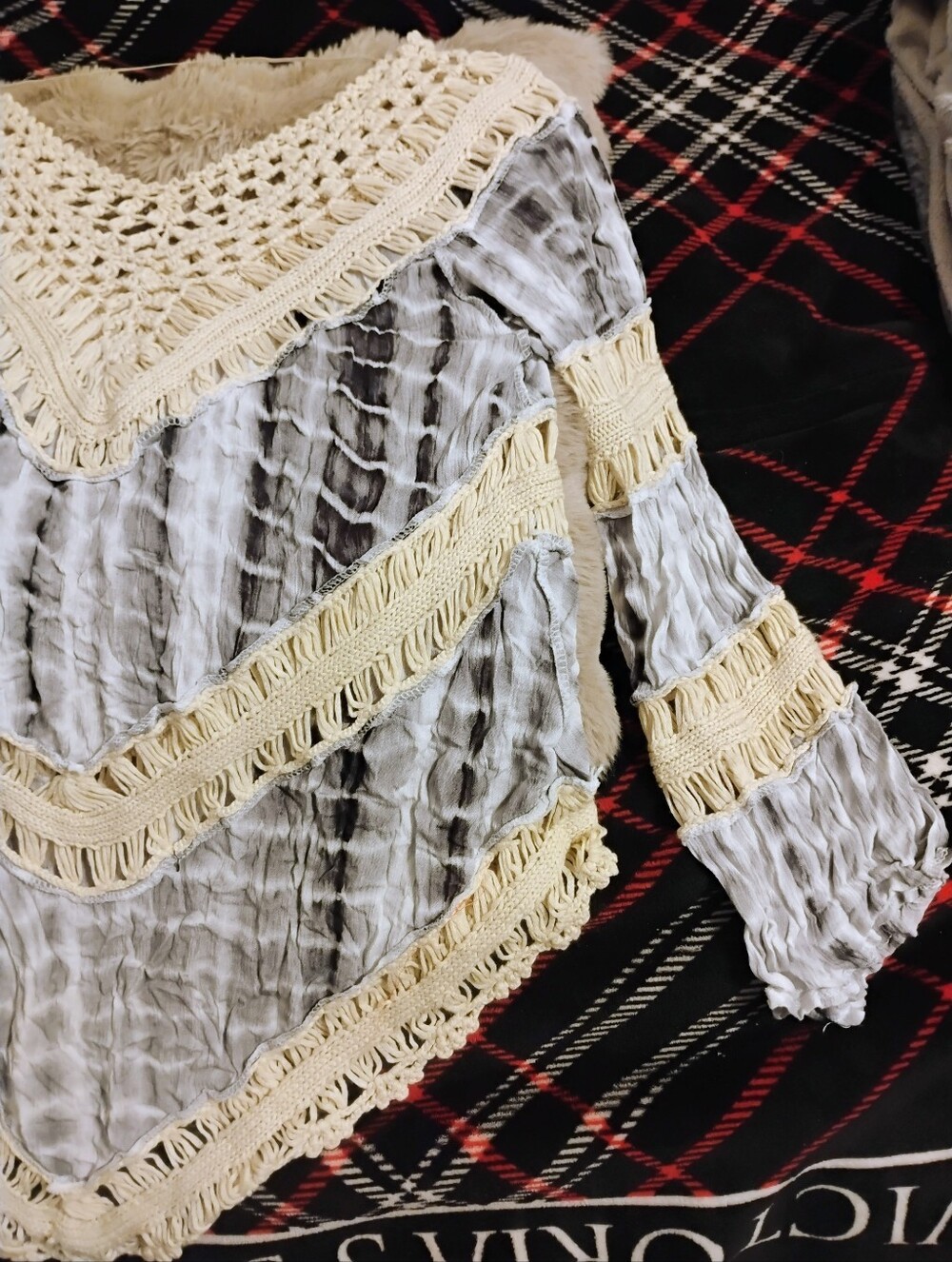 Womens Rare Cream Crochet And Black White And Gray Tie Dye Top U.S. Size Small - Picture 4 of 5